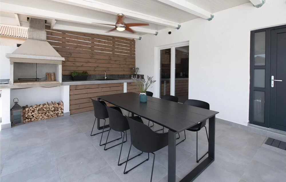 Luxurious Home In Betina