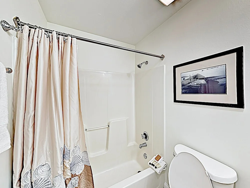 New Listing! Lighthouse W/ Gulfside Pools 2 Bedroom Condo
