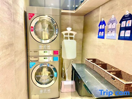 HanTing Hotel (Huaihua Railway Station Xintiandi Plaza)