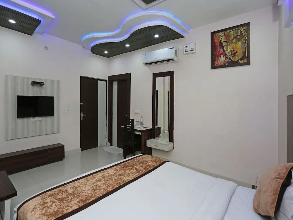 OYO 3202 Hotel Gayatri Residency