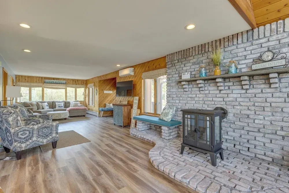 Amazing Rocky Point Retreat Overlooking the Sound!