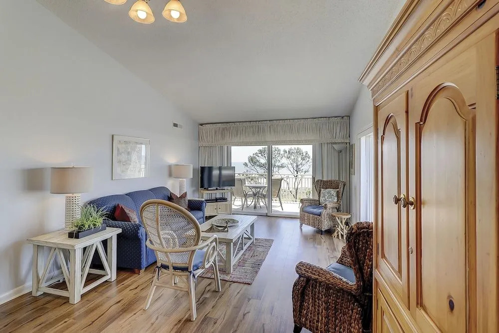 Shorewood 507 by RedAwning
