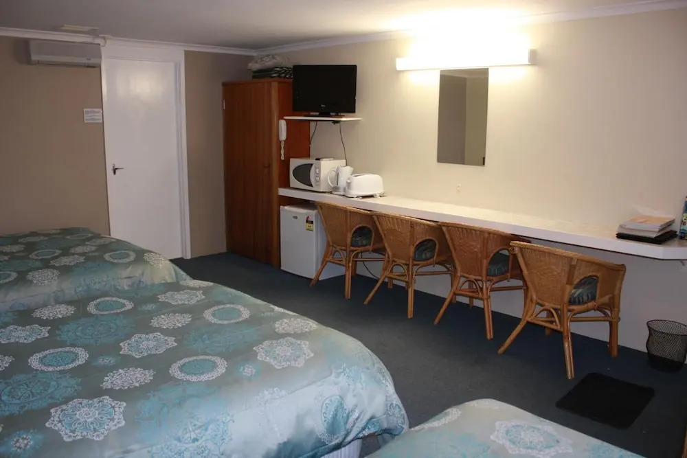 Opal Motel