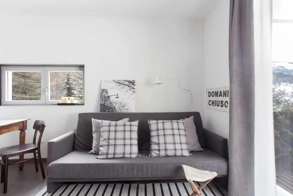 Iris Top 3 Design Apartment