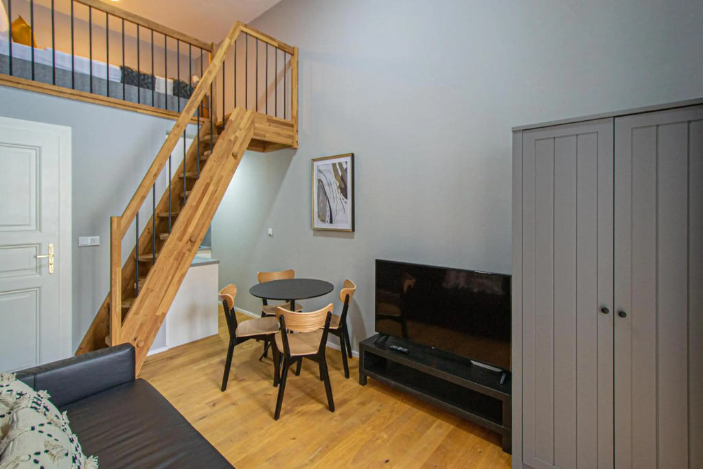 Main train station apartment close to the the Main Square