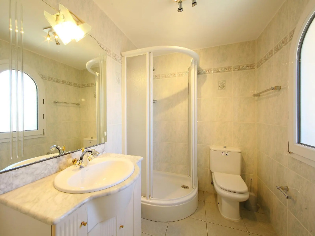 Requesens 166 - Three Bedroom