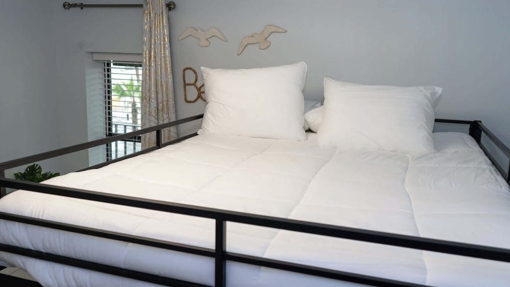 Sleeps 10 Direct Beach Heated Pool