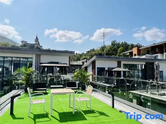 Wuzhishan Yisuli Theme Hotel