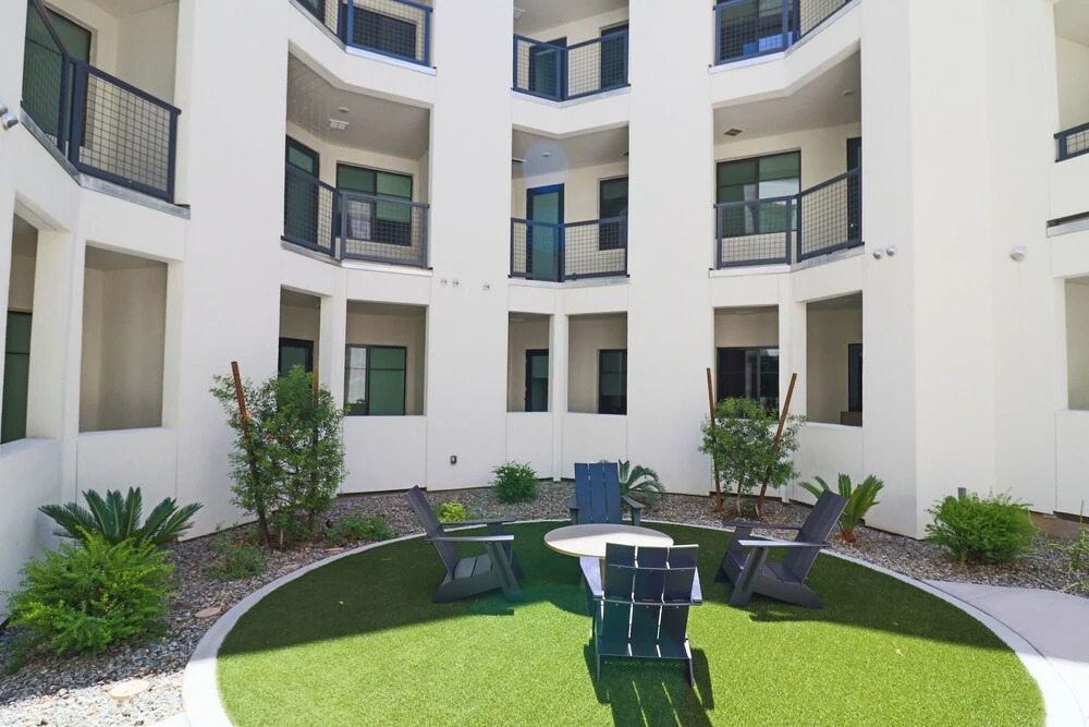 Private Rooftop Patio-Walk Score 81-4014