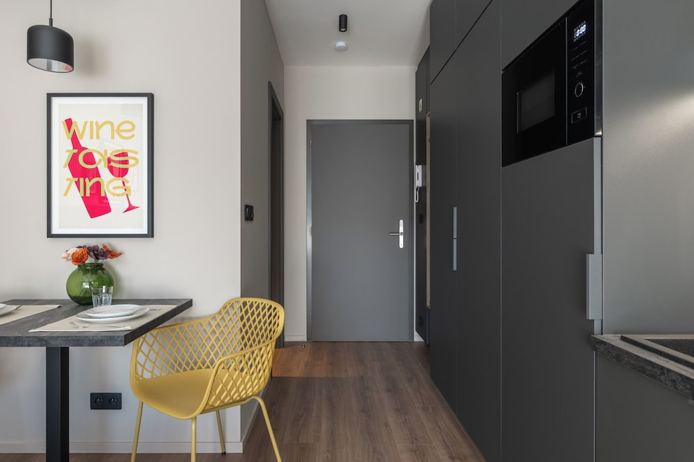Avenue Apartments