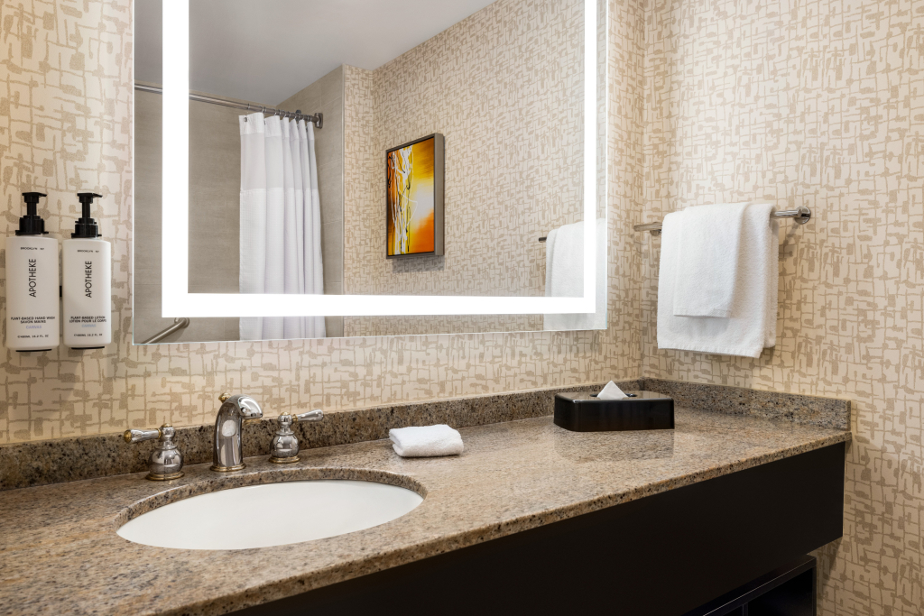Crowne Plaza Edison by IHG