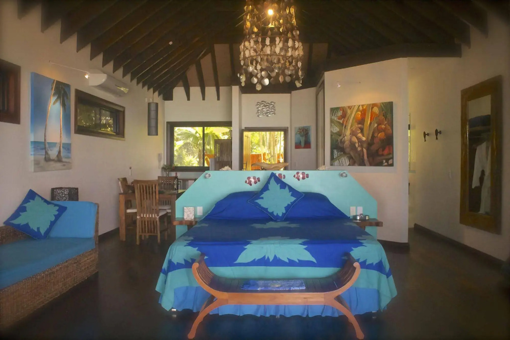 Heliconia Hideaway