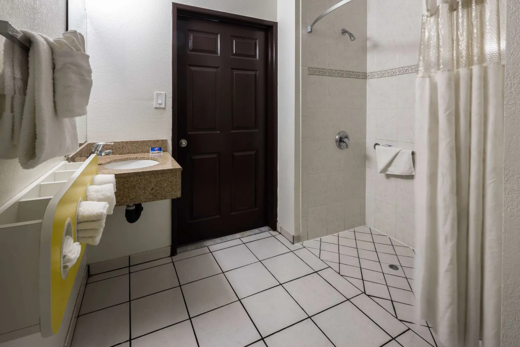 Motel 6 Canoga Park, CA