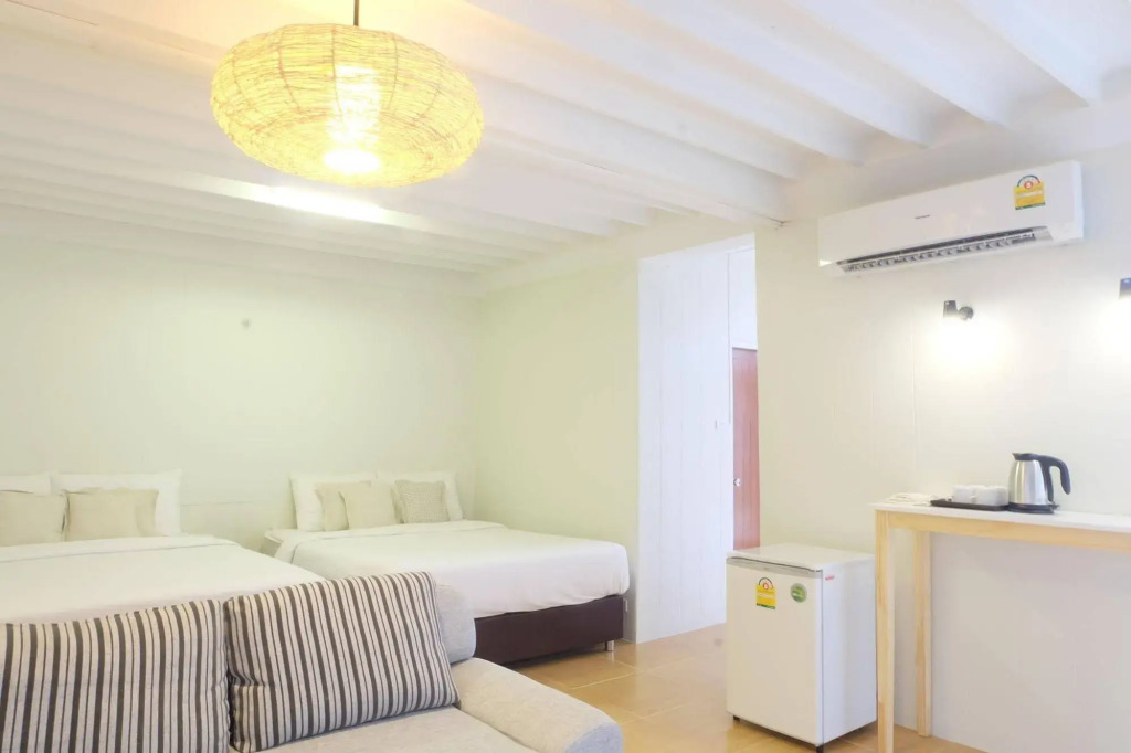 Plern Room And Backyard