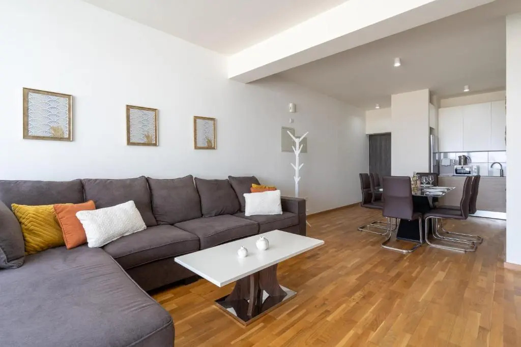 Jay's Penthouse 2-BR Apt W/ Terrace in Larnaca