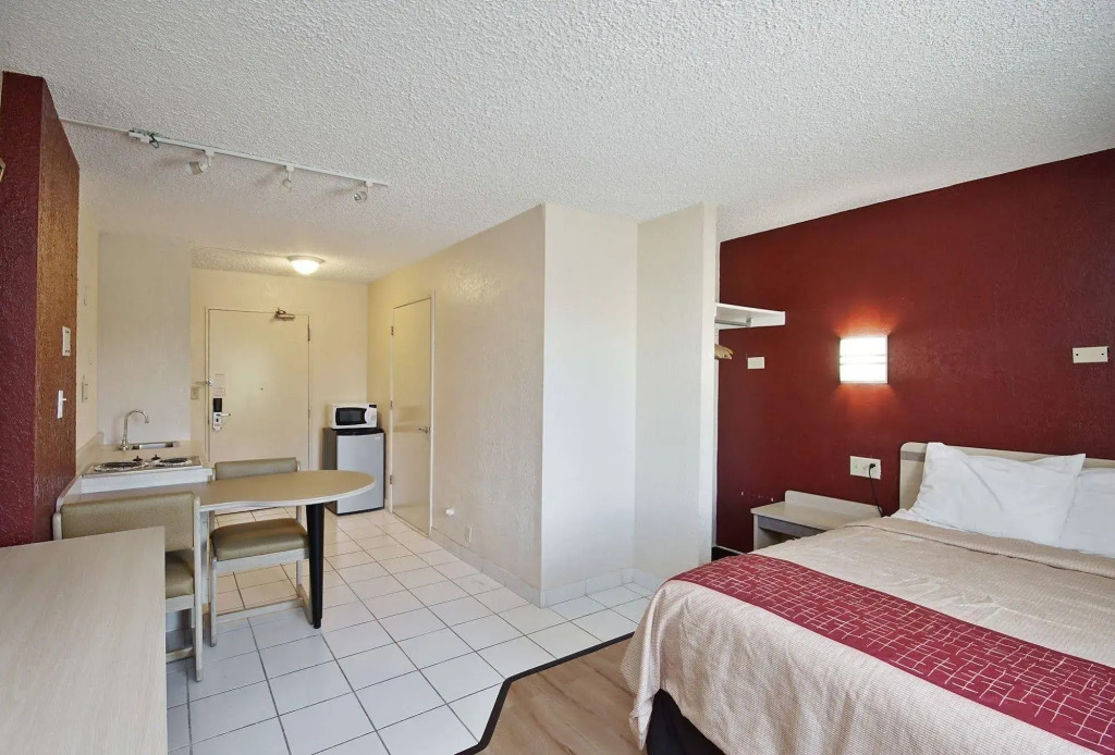 Countryside Suites Kansas City Independence I-70 East Sports Complex Hotel