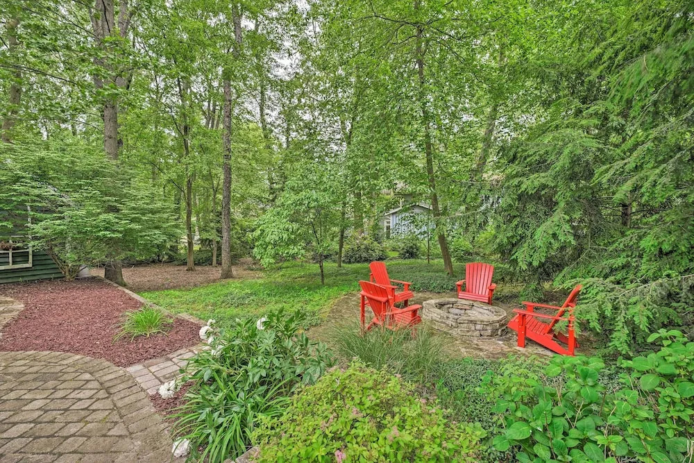 Upscale Family Retreat w/ Fire Pit, Walk to Beach