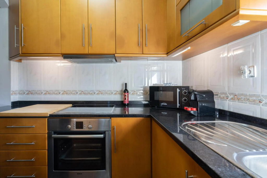 Host Wise - Lovely & Cozy House - Prime Location