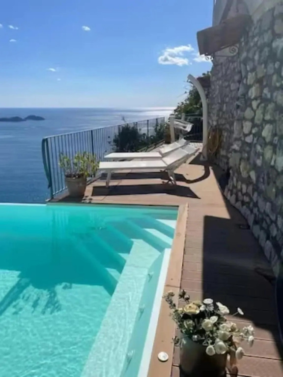 Villa Stone