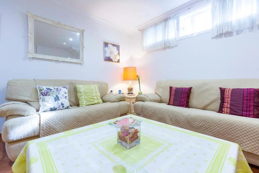 Bright Apartment With Bedroom, Living Room and Private Bathroom by the sea