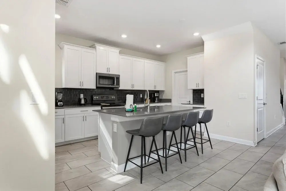 Spacious 5BR Home With Pool Near Disney