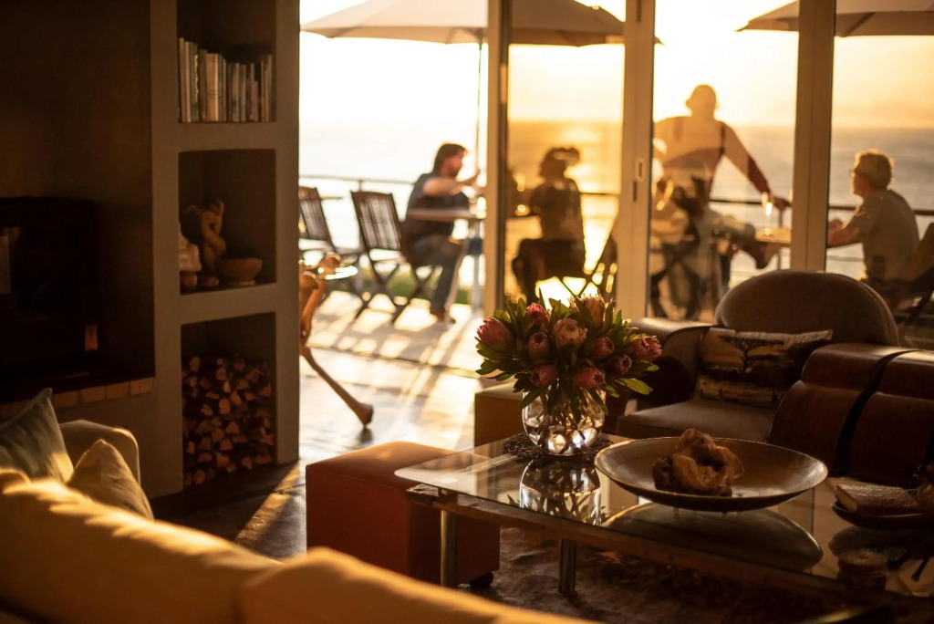 Whalesong Lodge