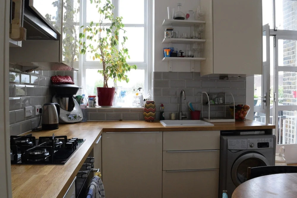 Bright 2 Bedroom Apartment Along the Thames