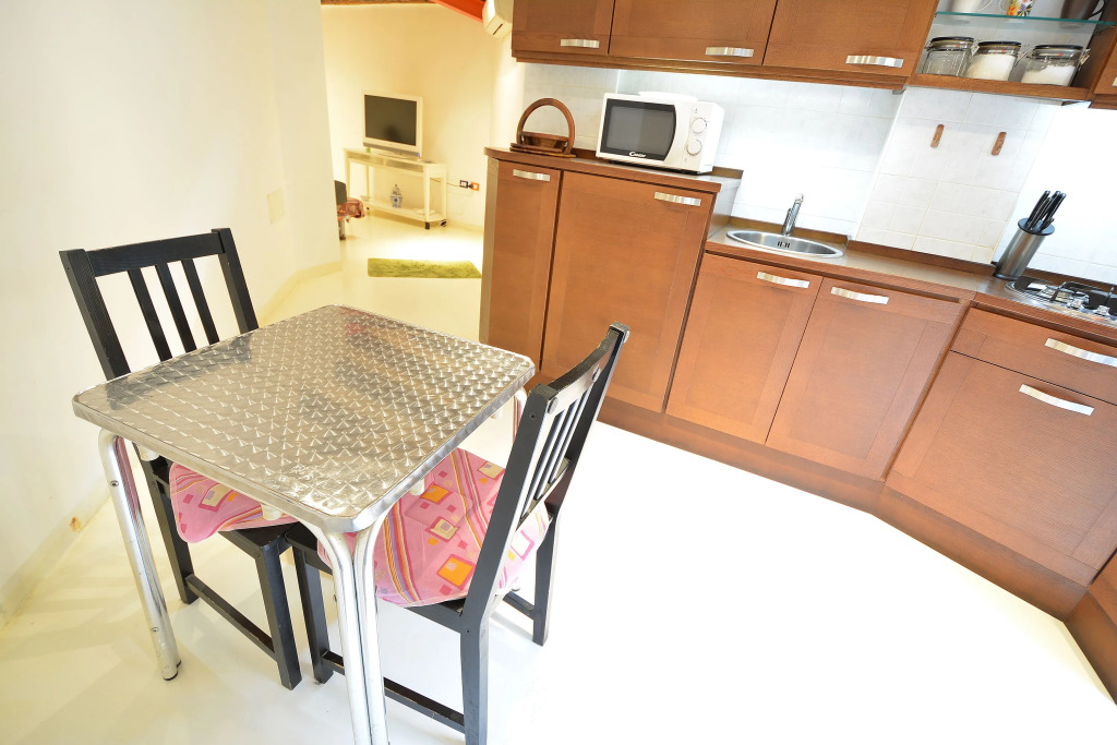 BIENNALE EASY aircond, 2pax wifi,courtyard