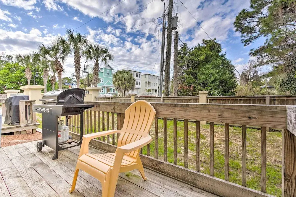 Home Near 30 A: Walk to Beach, Shops & Bicycles!