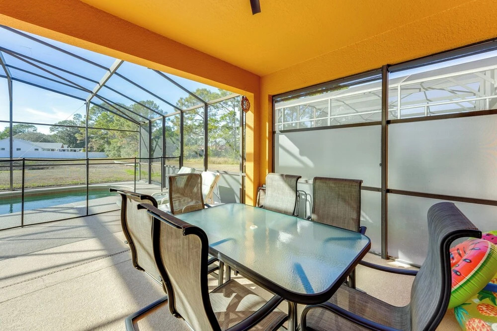 Poolside Living: Family Retreat 12 Mi to Disney