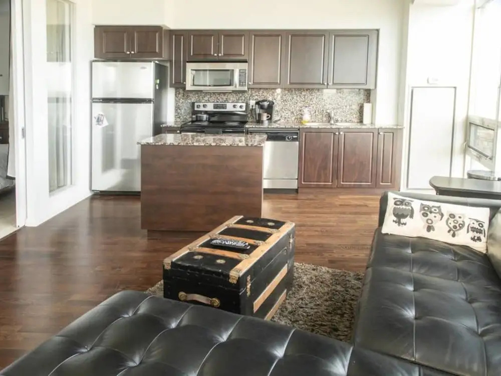 Modern 2 bedroom Condo with CN Tower Views