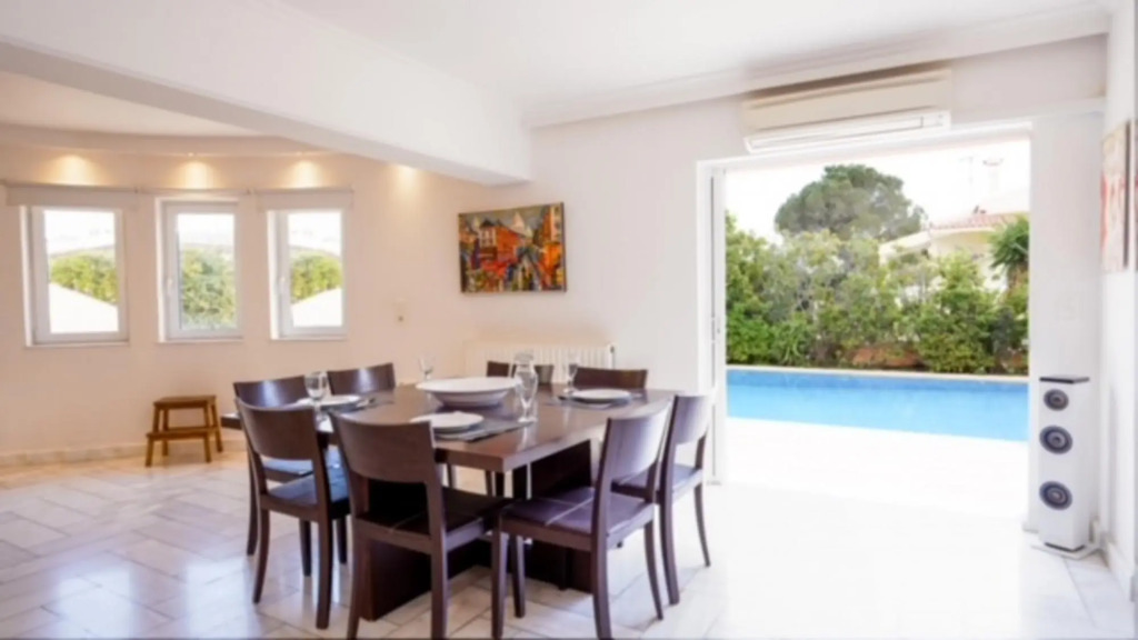 Deluxe 5 Bdrm Villa w Pool Next to the Beach