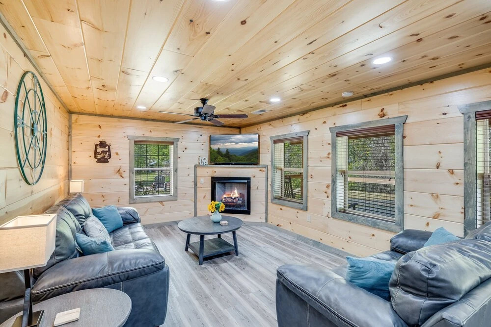 The Orange Cottage 2 Bedroom Cabin by Redawning