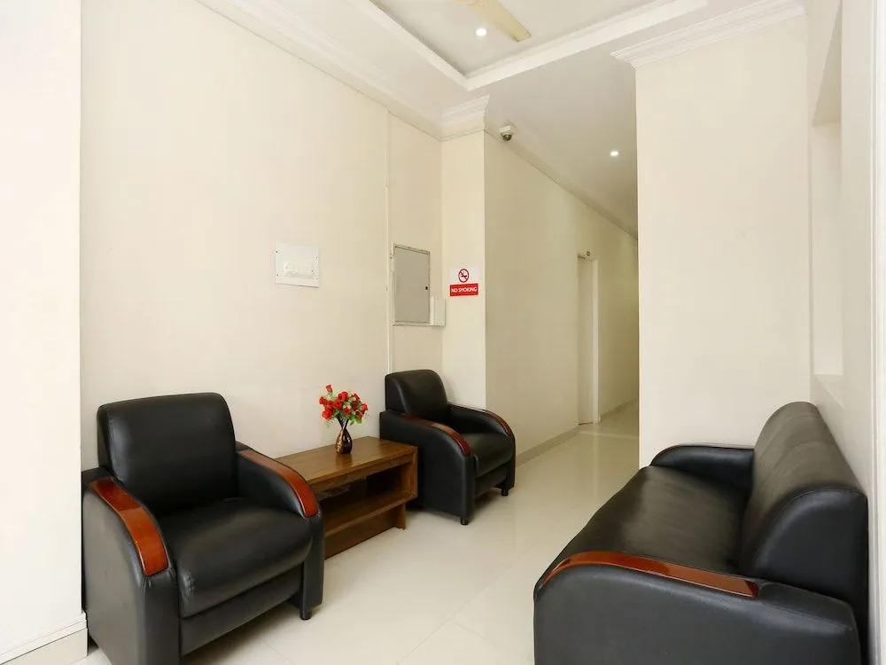 OYO 9118 Saravana Inn