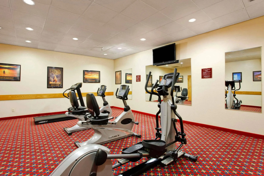 Roosevelt Grand Dakota SureStay Collection by Best Western