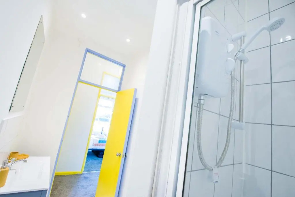 1 bed central Cardiff apartment with free parking
