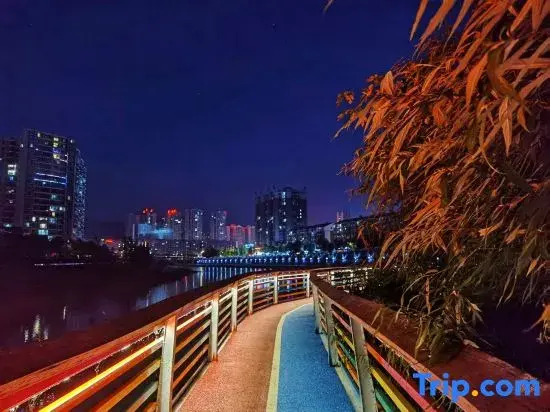 Songtao Binjiang Holiday Hotel