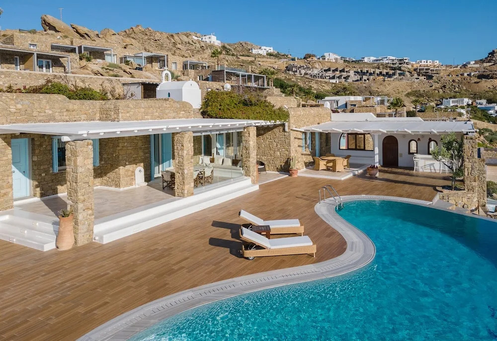 Etesians Suites & Villas