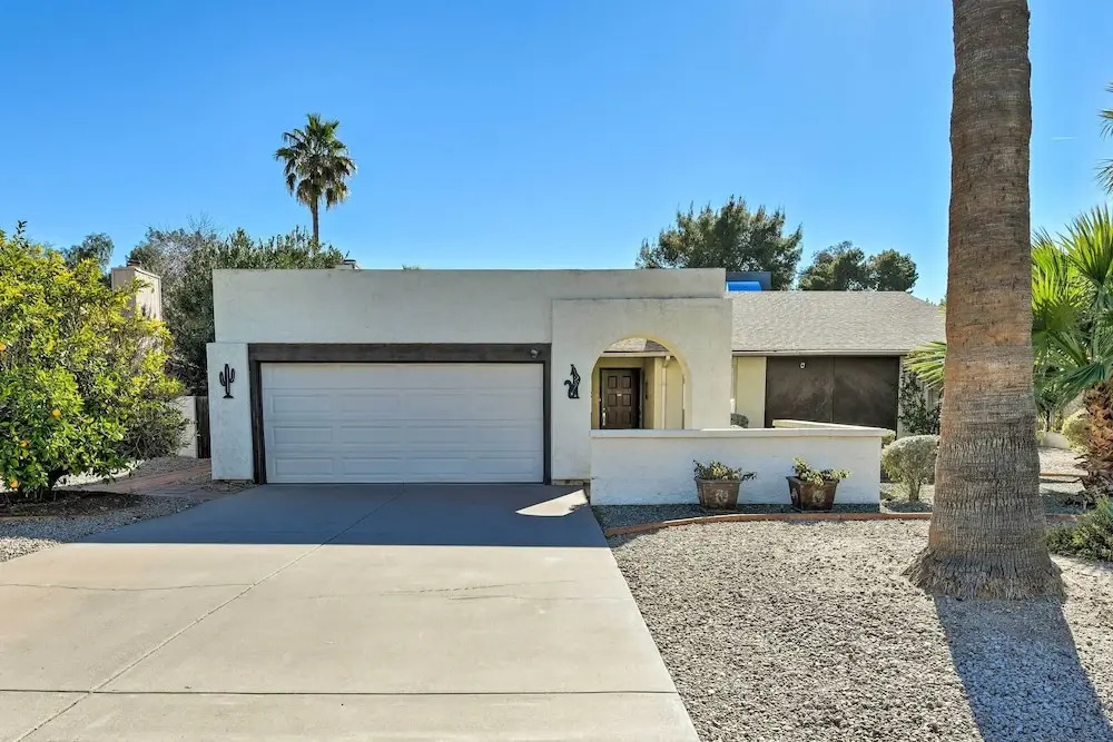 Golf, Hike & Suntan: Mesa Family Home w/ Yard