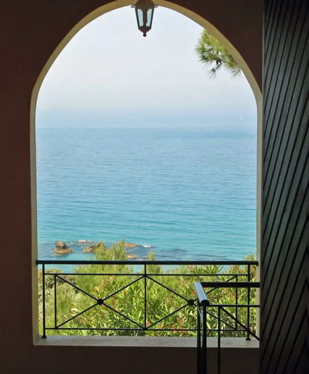 Studio Apartment Above Pelekas Beach no 1