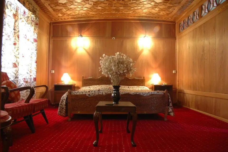 Holiday Inn Group of Houseboat