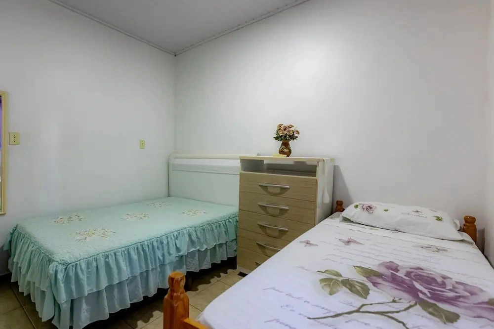 Casa com Churrasqueira e Rede a 210m da Praia