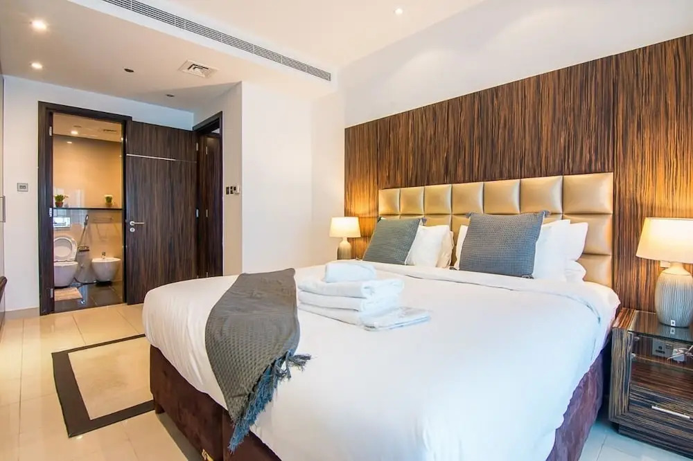 Jlt Bonnington Tower 1 Br Apartment Lake View