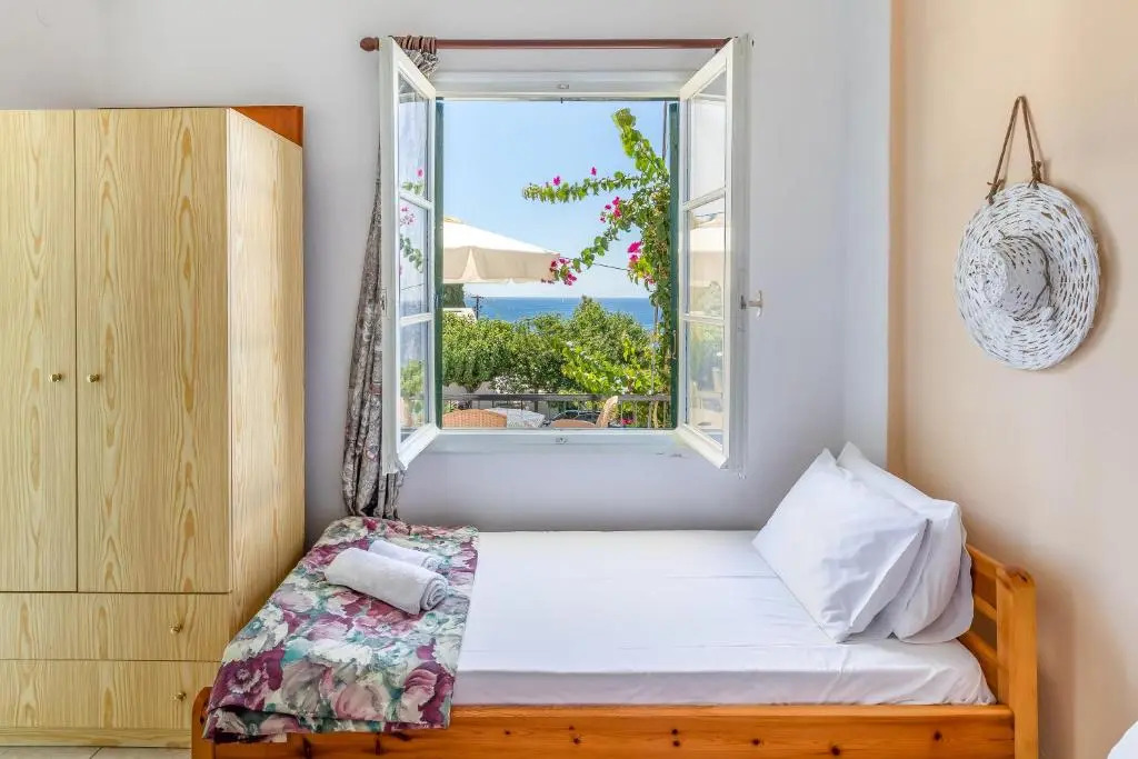 Stafylos Rooms