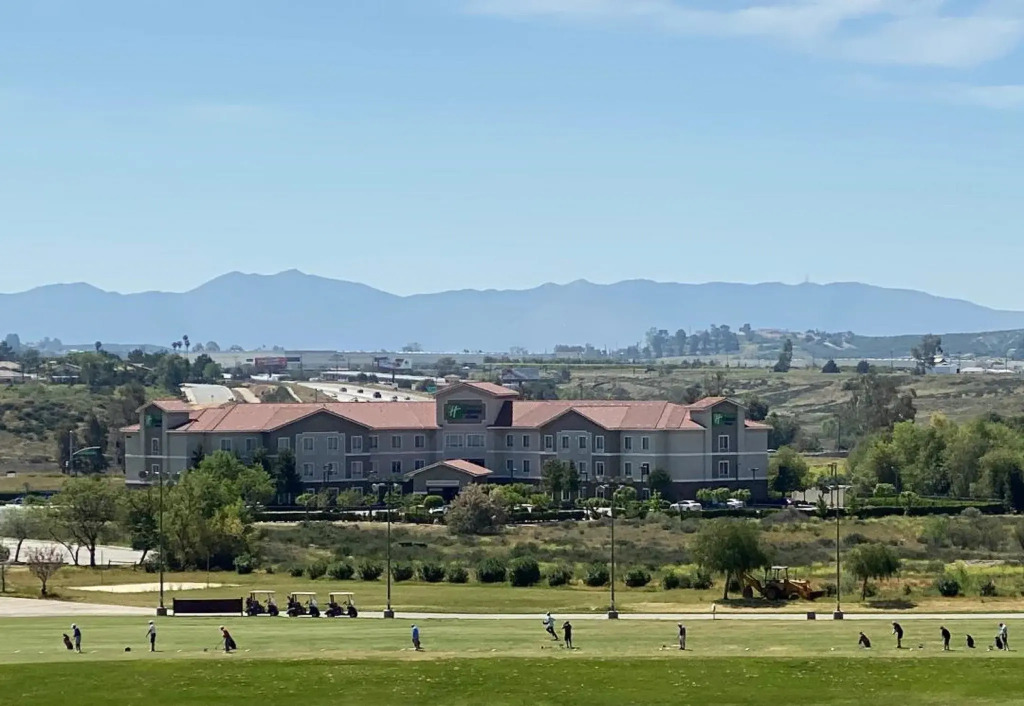 Holiday Inn Express & Suites Beaumont - Oak Valley by IHG