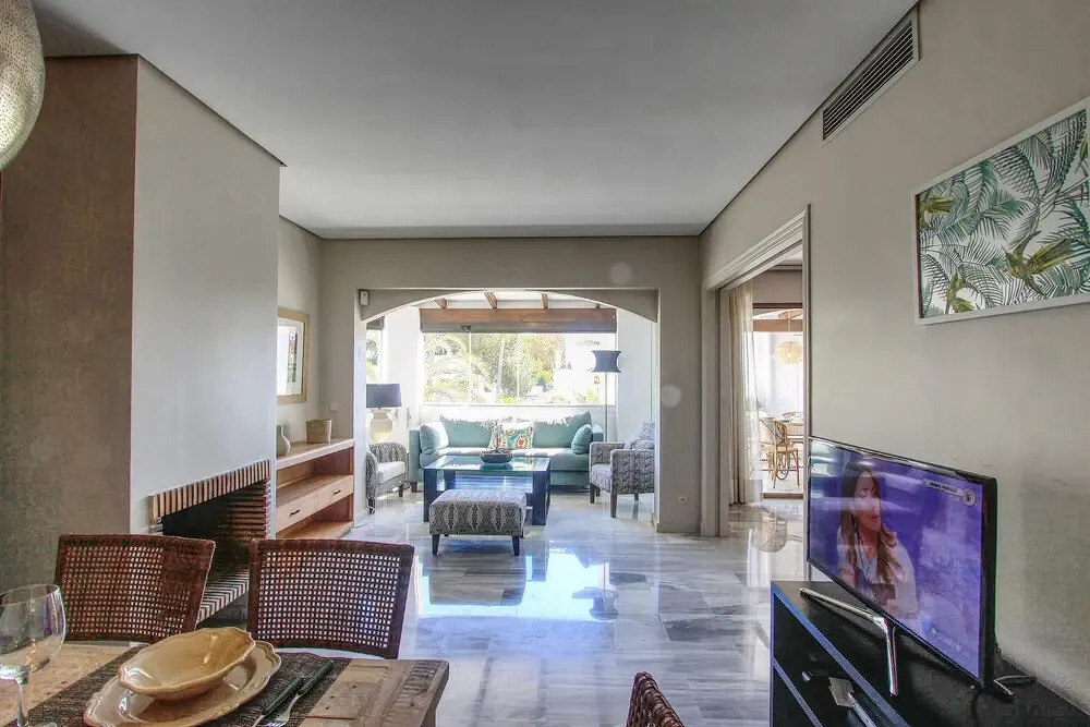 1152 Beachfront 2 Family Apartments 6 Bedr. Sleeps 15