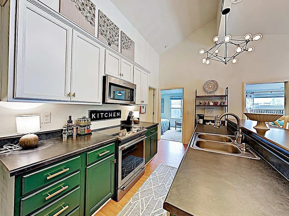 New Listing! Updated Apartment W/ Large Deck 3 Bedroom Apts