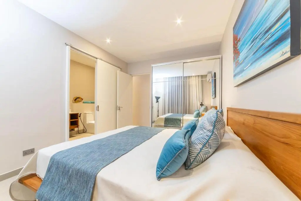 Penthouse 13 - One Bay Residence with private rooftop terrace and dip in pool