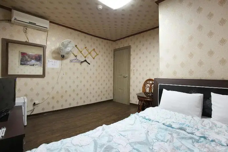 Jeju Yeongsung Motel