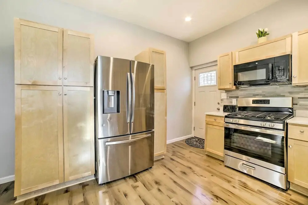 Pittsburgh Townhome: 1 Mi to Downtown
